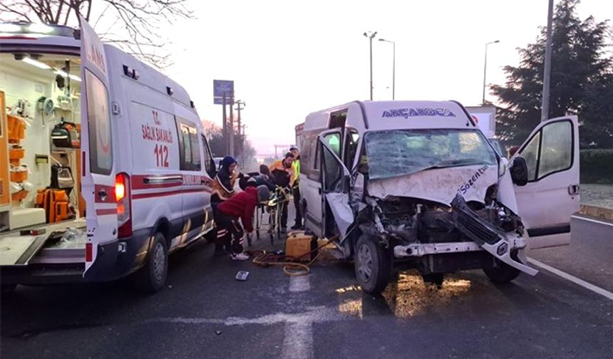 Minibüs, tıra arkadan çarptı: 1 yaralı!