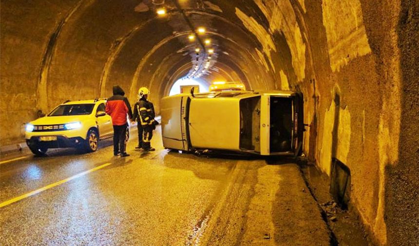Kontrolden çıkan araç, tünelde devrildi: 1 yaralı!