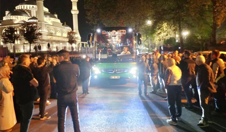 İlk hac kafilesi dualarla uğurlandı