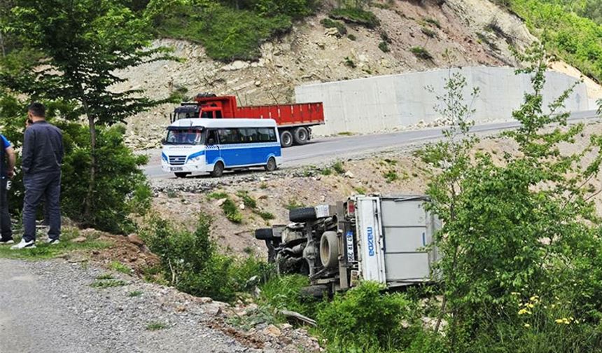 Ereğli’de, kamyonet şarampole yuvarlandı!