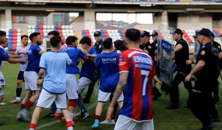Amatör lig final maçı sonrası saha karıştı!