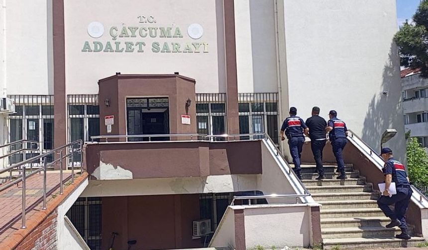 Patronunu silahla yaraladı!
