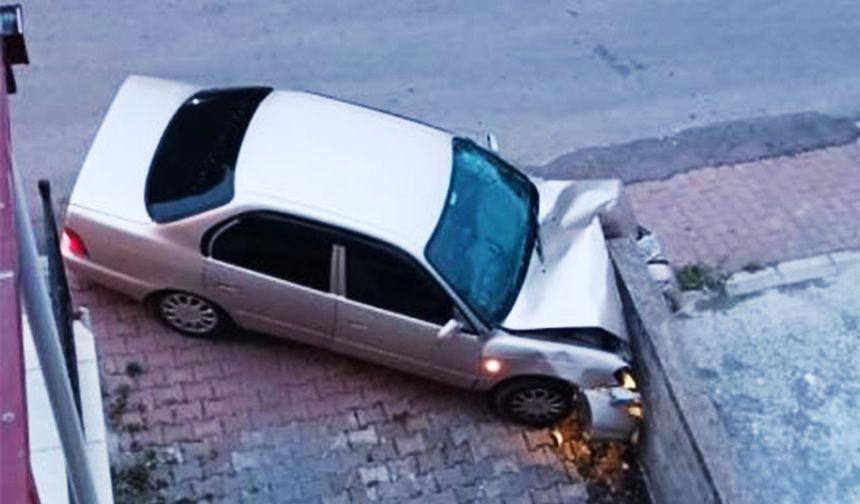 Apartmanın duvarına çarptı: 1 yaralı!