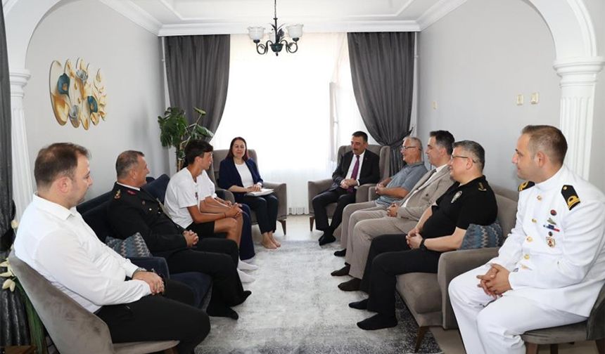 Vali Hacıbektaşoğlu, şehit ailesini ziyaret etti