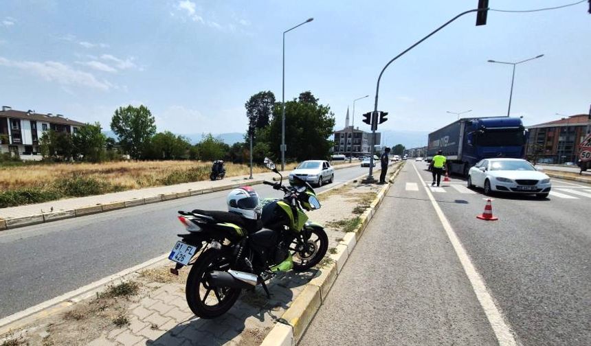 Motosikletliler karşıdan karşıya geçemedi!