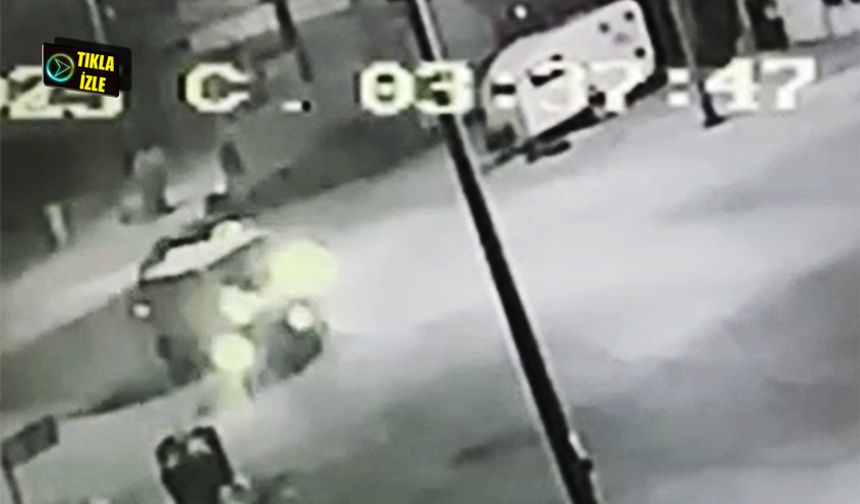 Kamyonet ile otomobil, kafa kafaya çarpıştı!