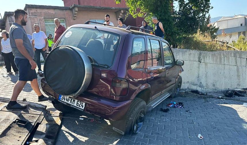 Freni boşaldı, iki araca çarptı: 4 yaralı!
