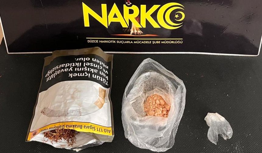 Tütün paketinden çıktı!