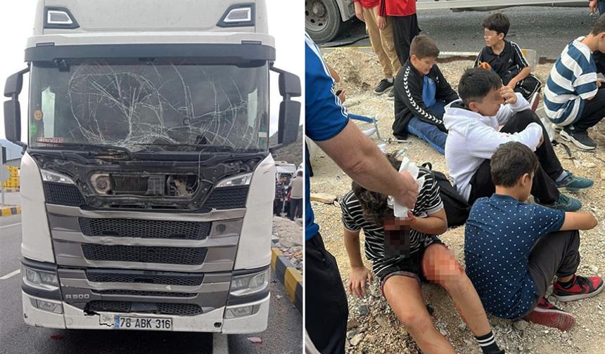 Tır ile minibüs çarpıştı: 9 öğrenci yaralandı!