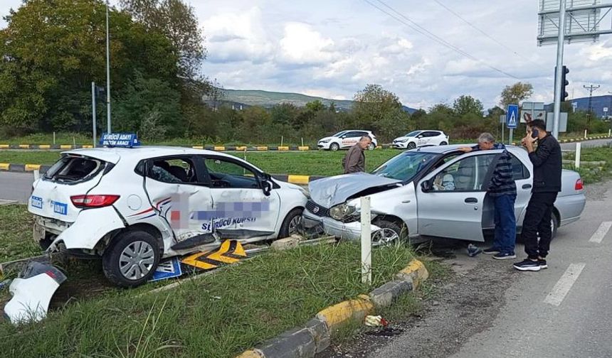 Işık ihlali kazaya neden oldu: 3 yaralı!