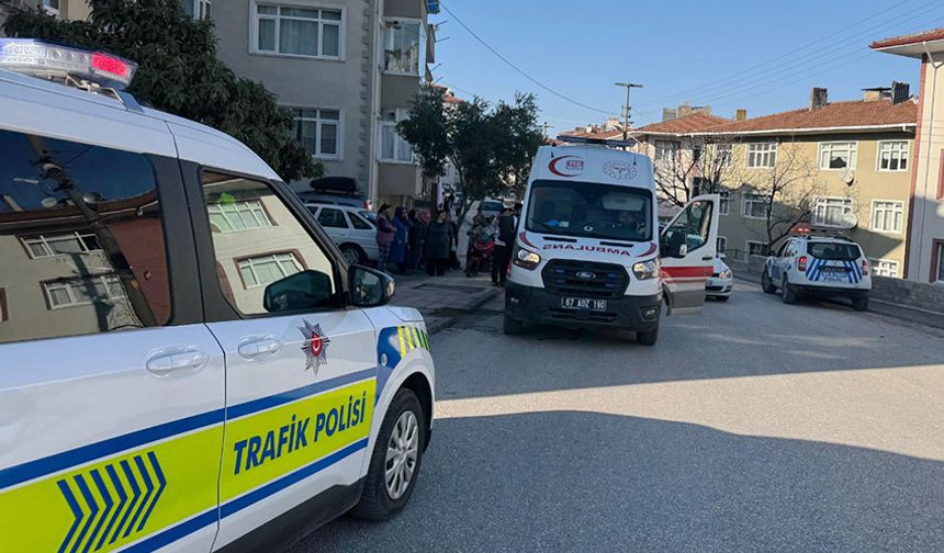 Otomobile çarpmamak için kaldırıma çıktı