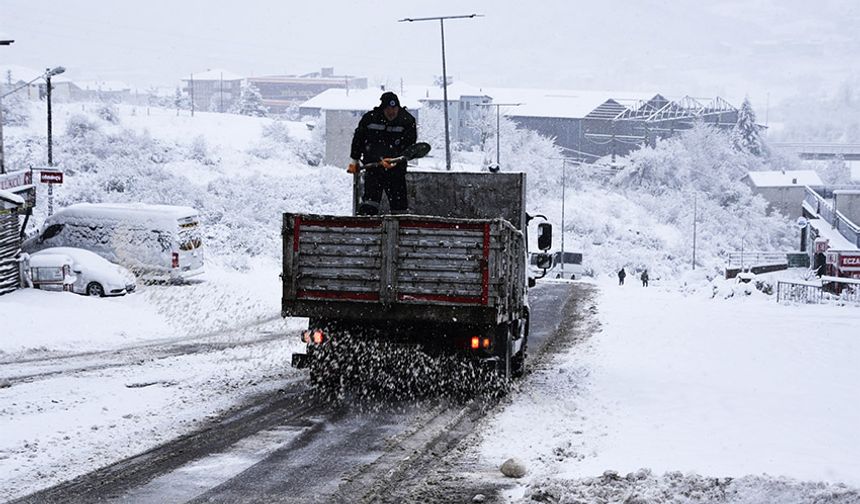 Belediye, kar ile mücadelesini sürdürüyor