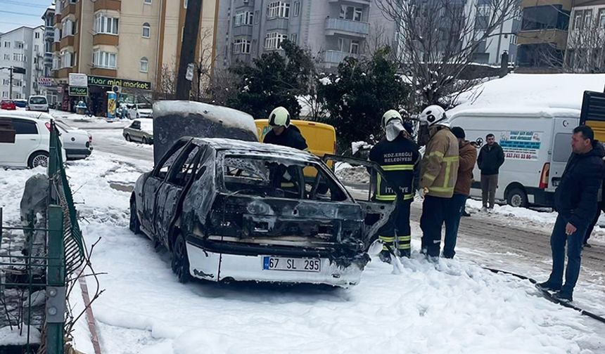 Ereğli'de, park halindeki araç alevlere teslim oldu!