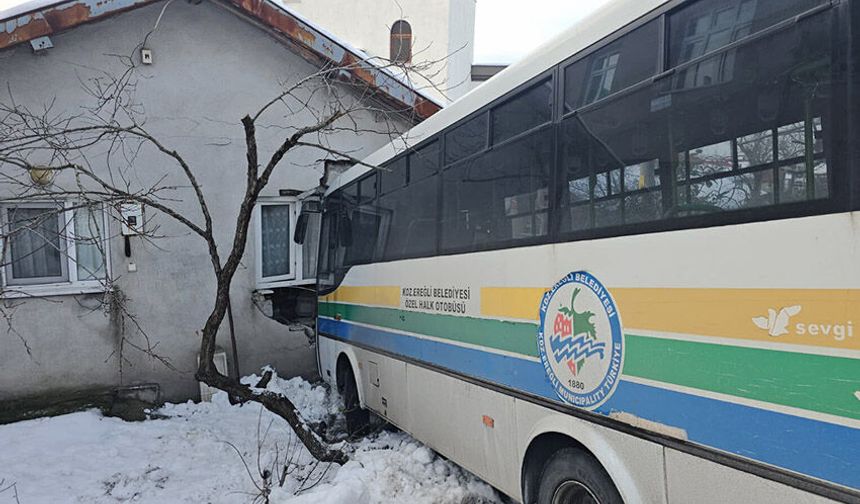 Ereğli'de, buzlu yol faciaya davetiye çıkardı!