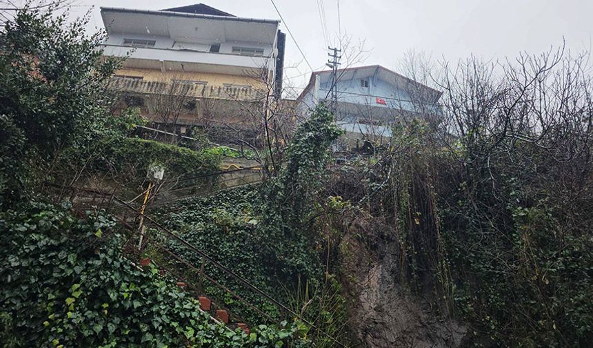 8 evin yolu, toprak altına kaldı!