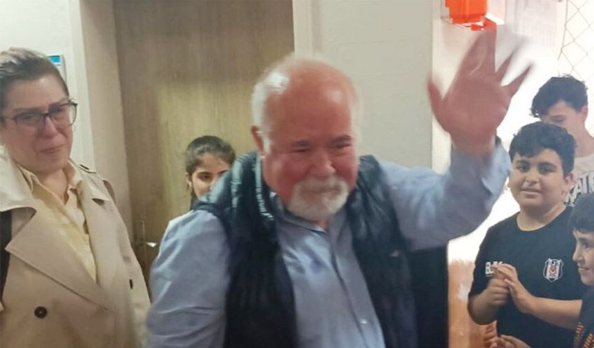 43 yıllık öğretmenin son zili çaldı, gözyaşları sel oldu