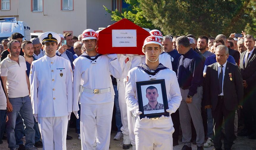 Gözyaşları arasında defnedildi