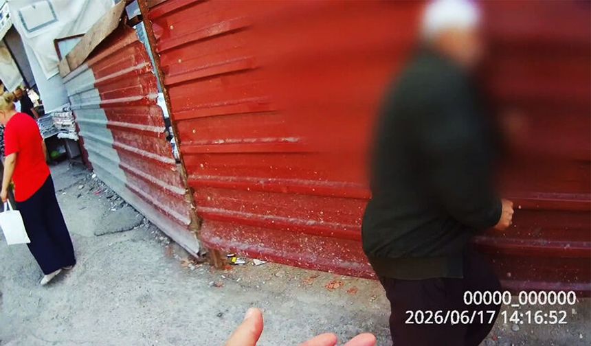 Zabıtaya direnen seyyar satıcı, cinnet getirdi!