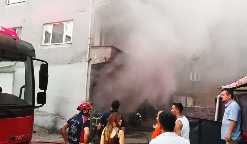 Ereğli'de, boş binada yangın paniği!