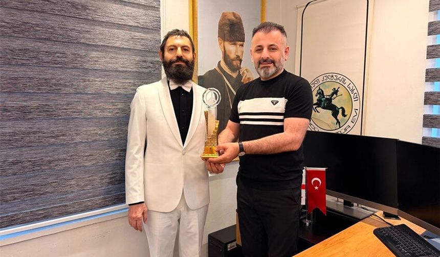 Akif Manaf, “Sanat ve Barış Ödülü” ile onurlandırıldı