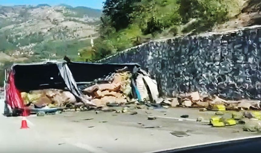 Freni boşalan tır, duvara çarptı: Baba öldü, oğlu yaralı!
