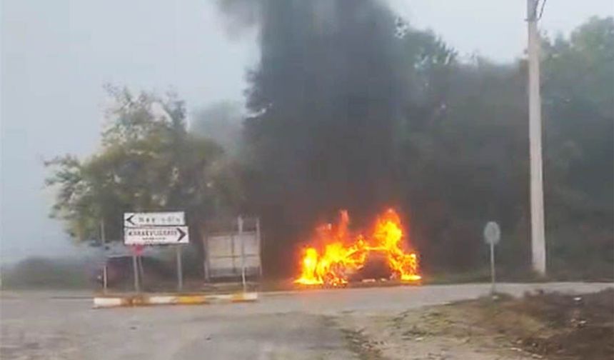 Park halindeki otomobilde korkutan yangın!