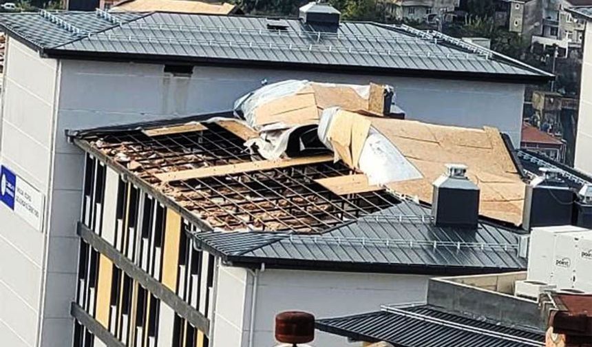 Fırtına, öğrenci yurdunun çatısını söktü!