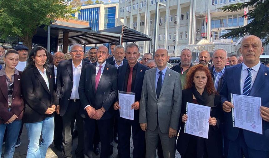 Yeni Parti'de 3 İlçe Başkanı mazbatasını aldı