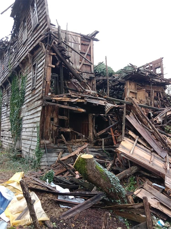 alaplı yıkılan ev2