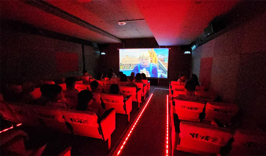 TRT Sinema Tırı, Zonguldak'ta çocuklarla buluştu