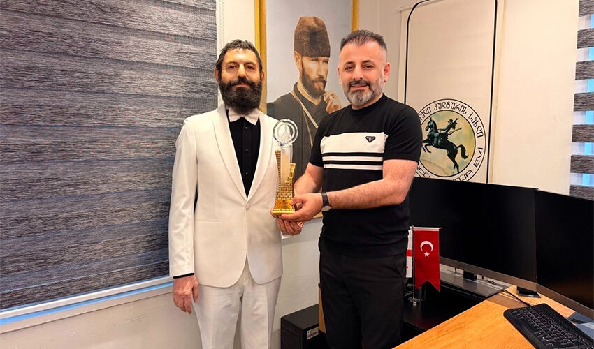 Akif Manaf, “Sanat ve Barış Ödülü” ile onurlandırıldı